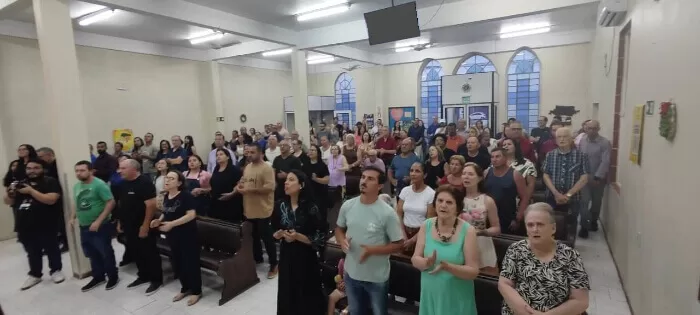 Congregação reunida em culto na Igreja Batista do Fragata