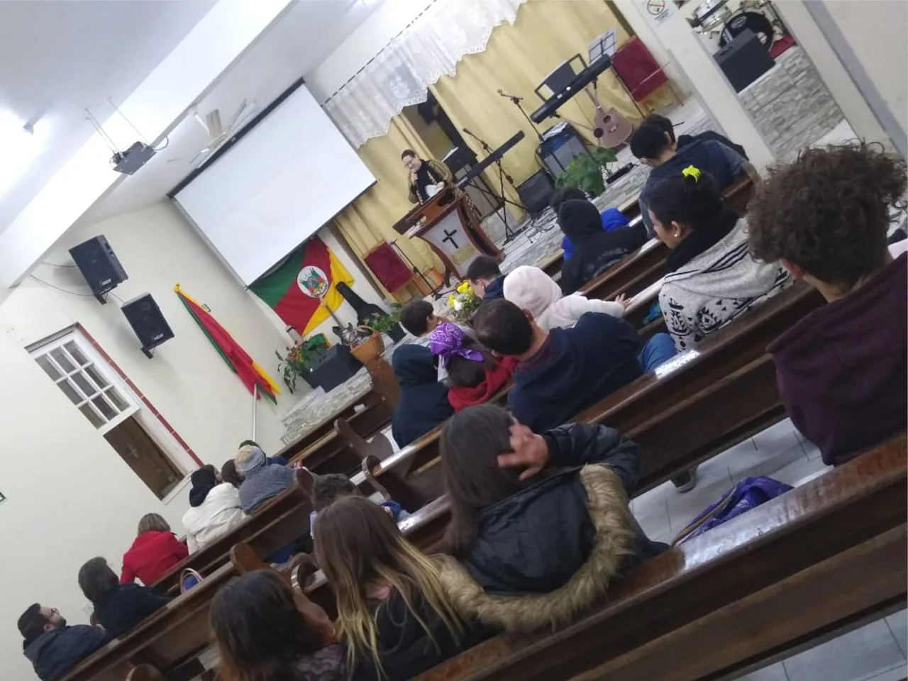 Reunião de jovens na IBF Fragata