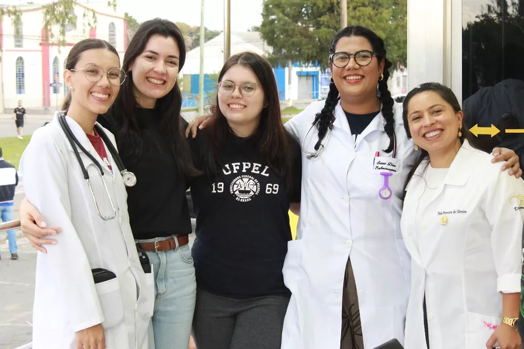 Culto ao ar livre durante a Carreta Missionária