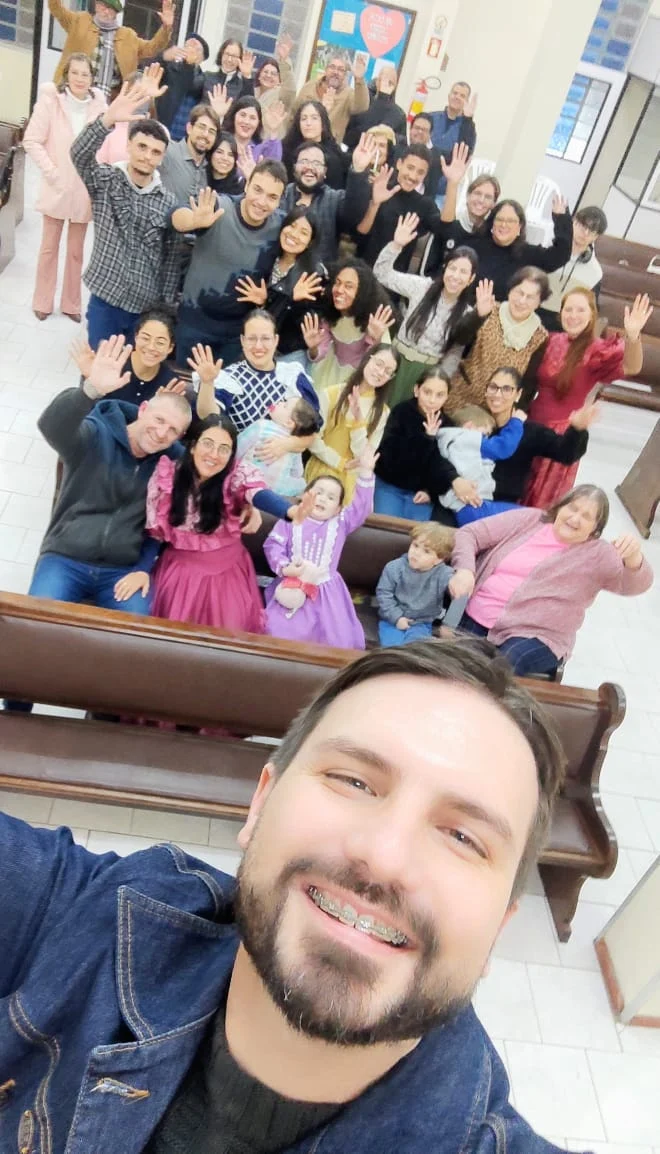 Jovens do Farol reunidos na noite especial de Missões Estaduais da Igreja Batista do Fragata